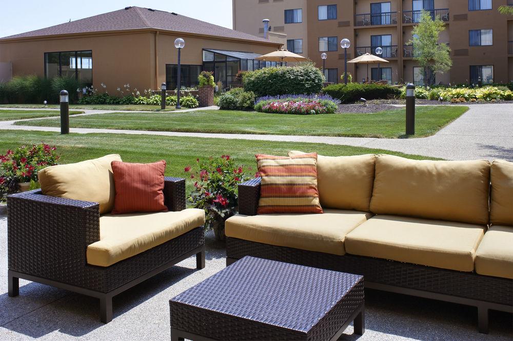 Courtyard By Marriott Indianapolis Airport Hotell Exteriör bild