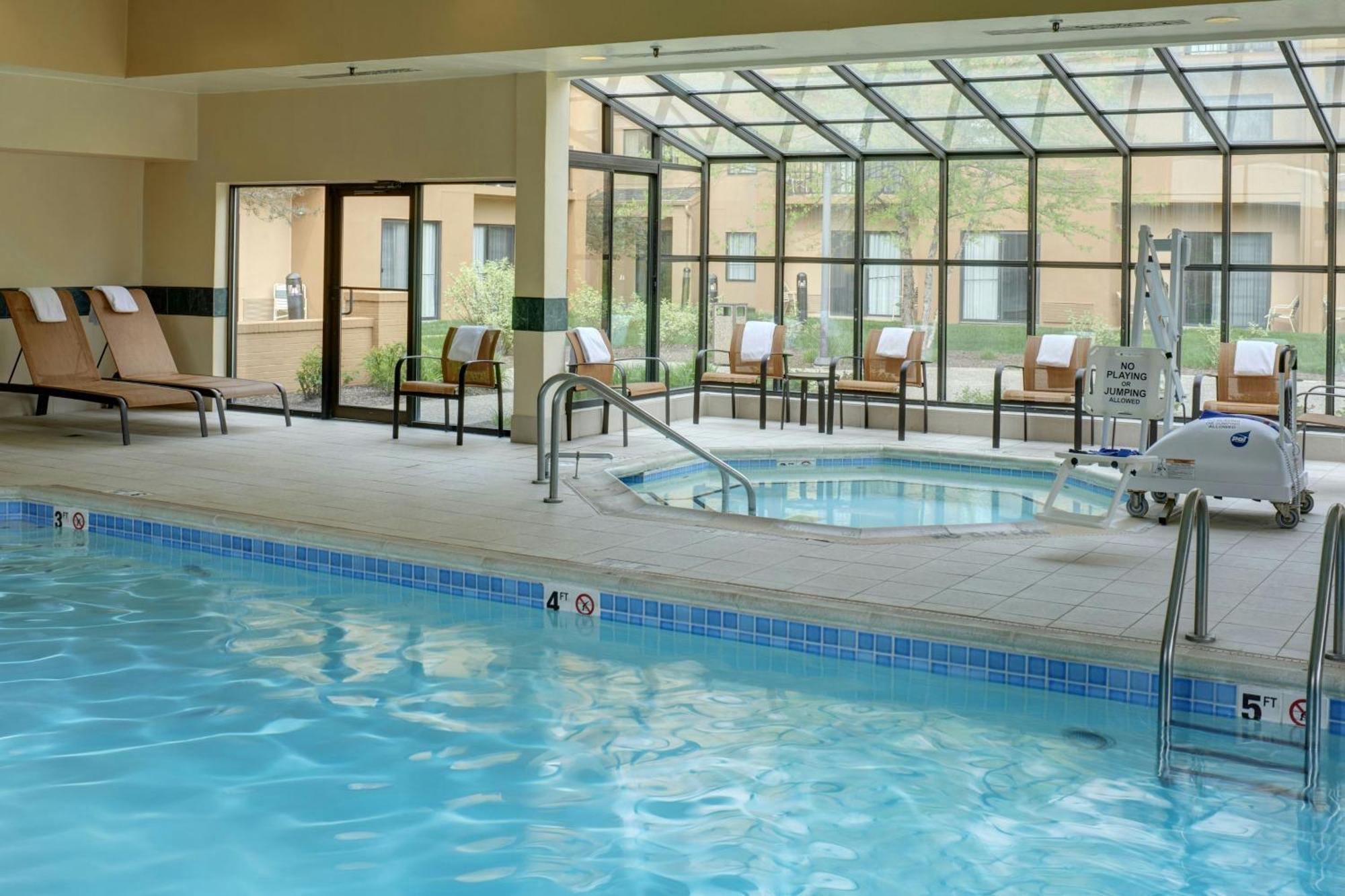 Courtyard By Marriott Indianapolis Airport Hotell Exteriör bild