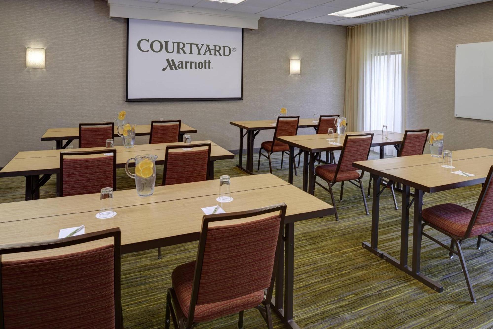 Courtyard By Marriott Indianapolis Airport Hotell Exteriör bild