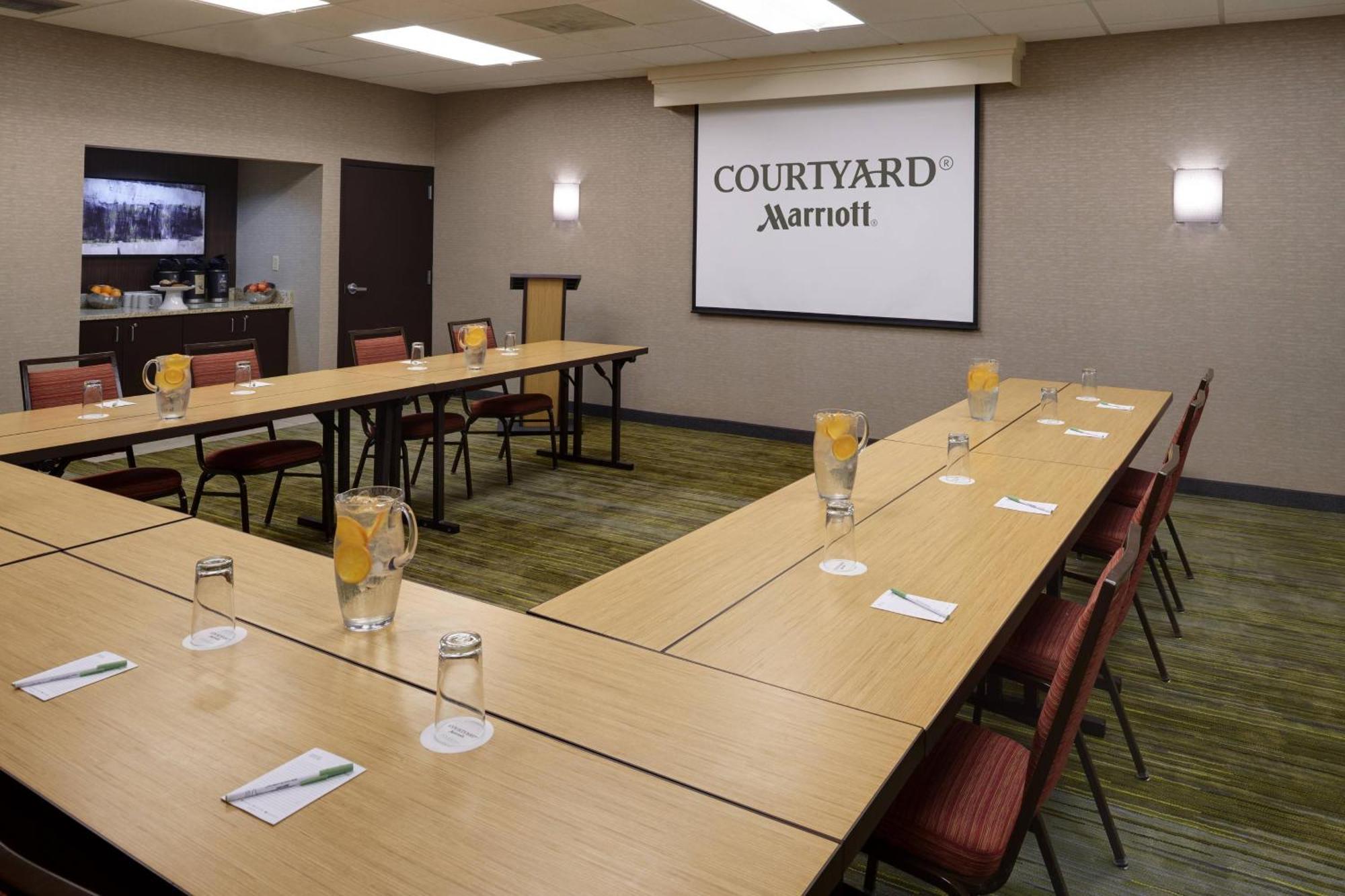 Courtyard By Marriott Indianapolis Airport Hotell Exteriör bild