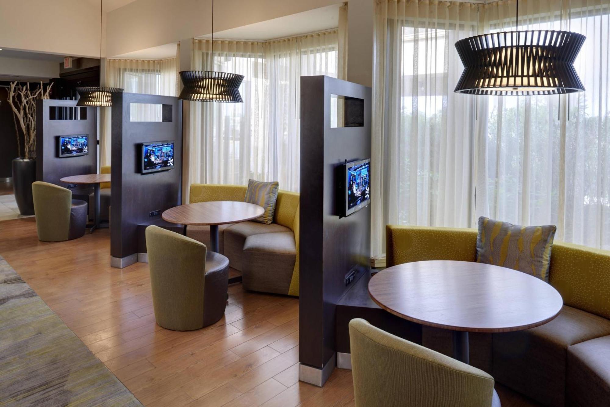Courtyard By Marriott Indianapolis Airport Hotell Exteriör bild