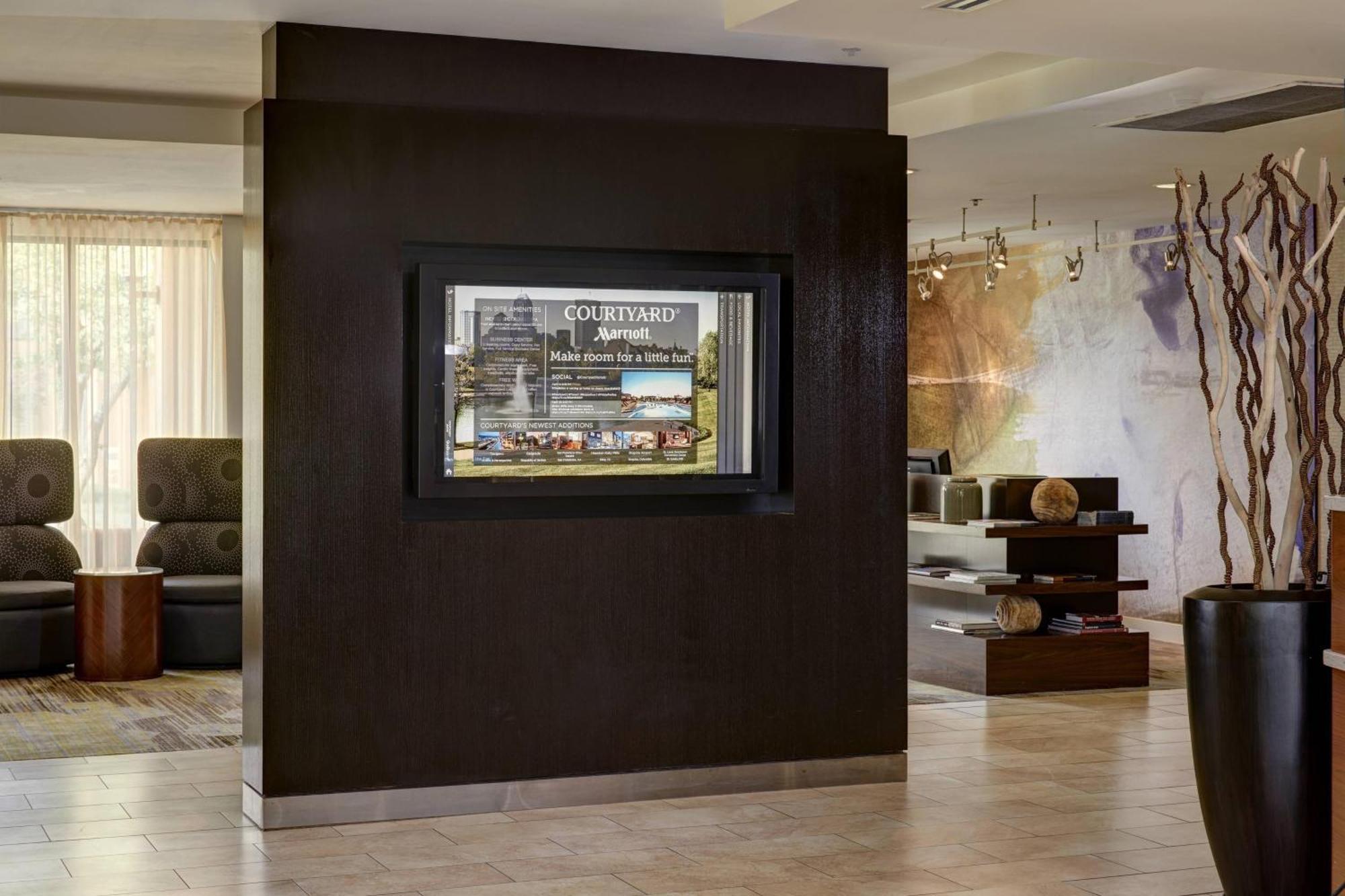Courtyard By Marriott Indianapolis Airport Hotell Exteriör bild