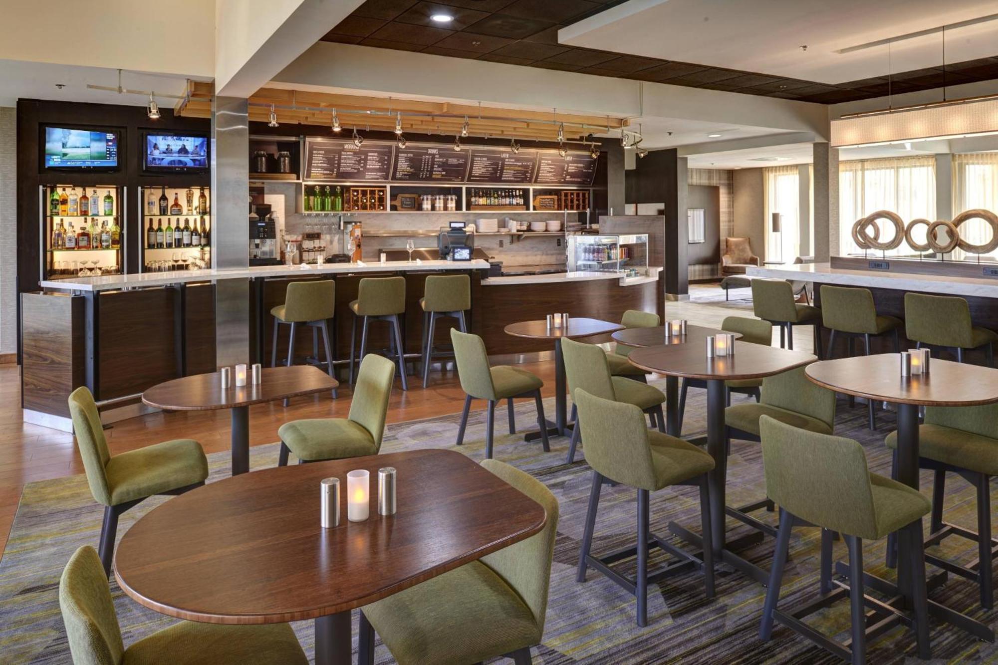 Courtyard By Marriott Indianapolis Airport Hotell Exteriör bild