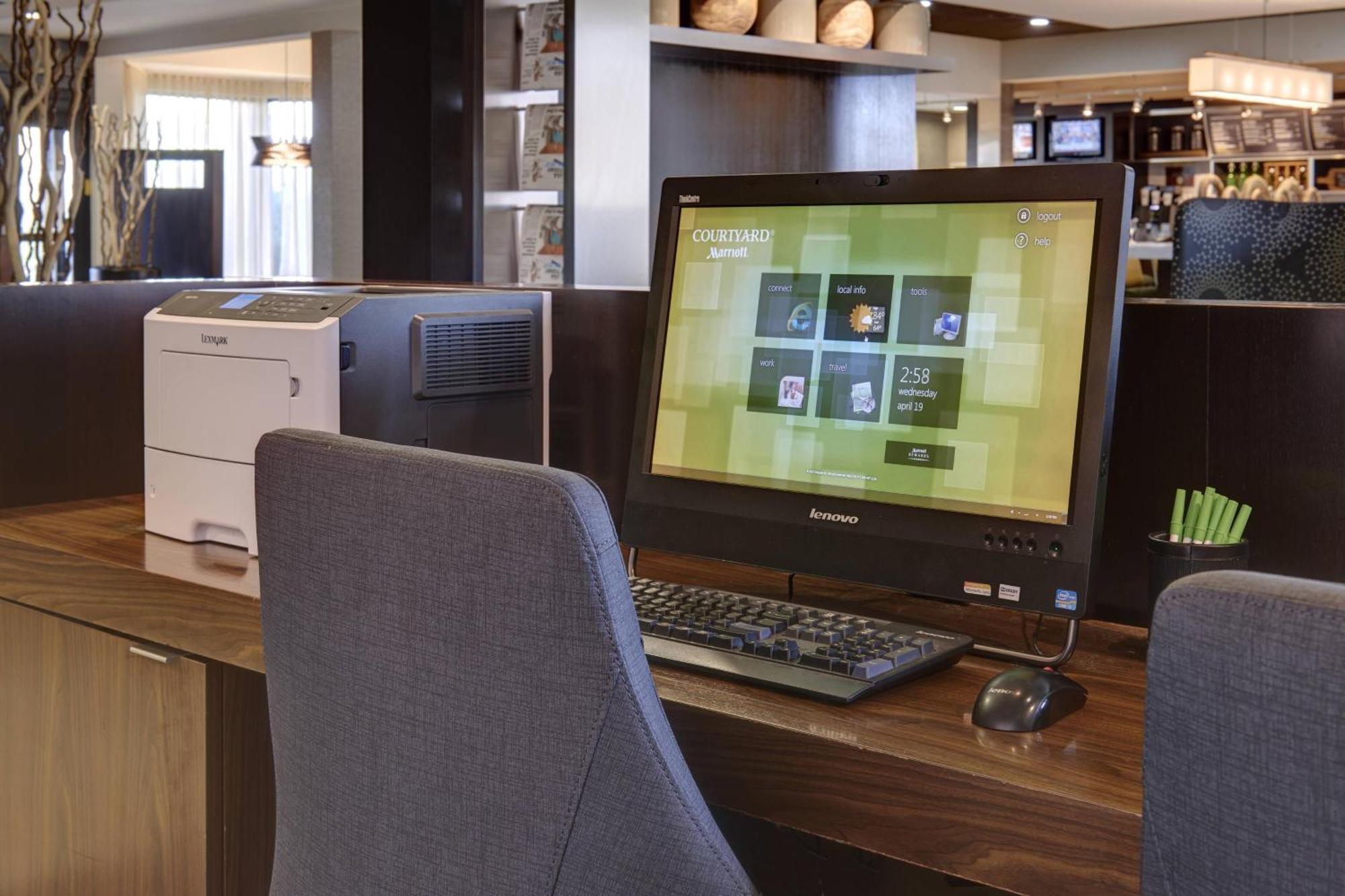 Courtyard By Marriott Indianapolis Airport Hotell Exteriör bild