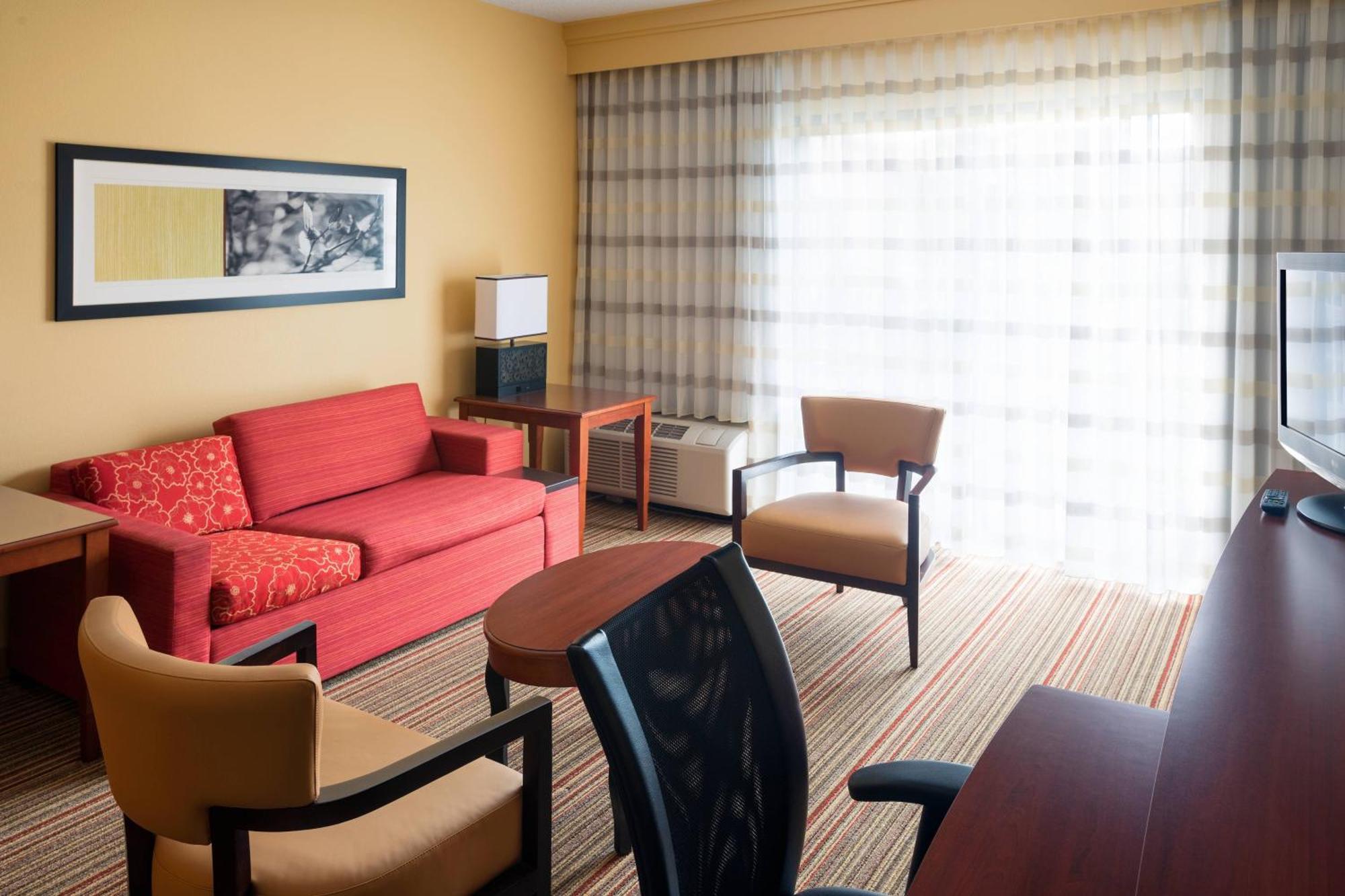 Courtyard By Marriott Indianapolis Airport Hotell Exteriör bild