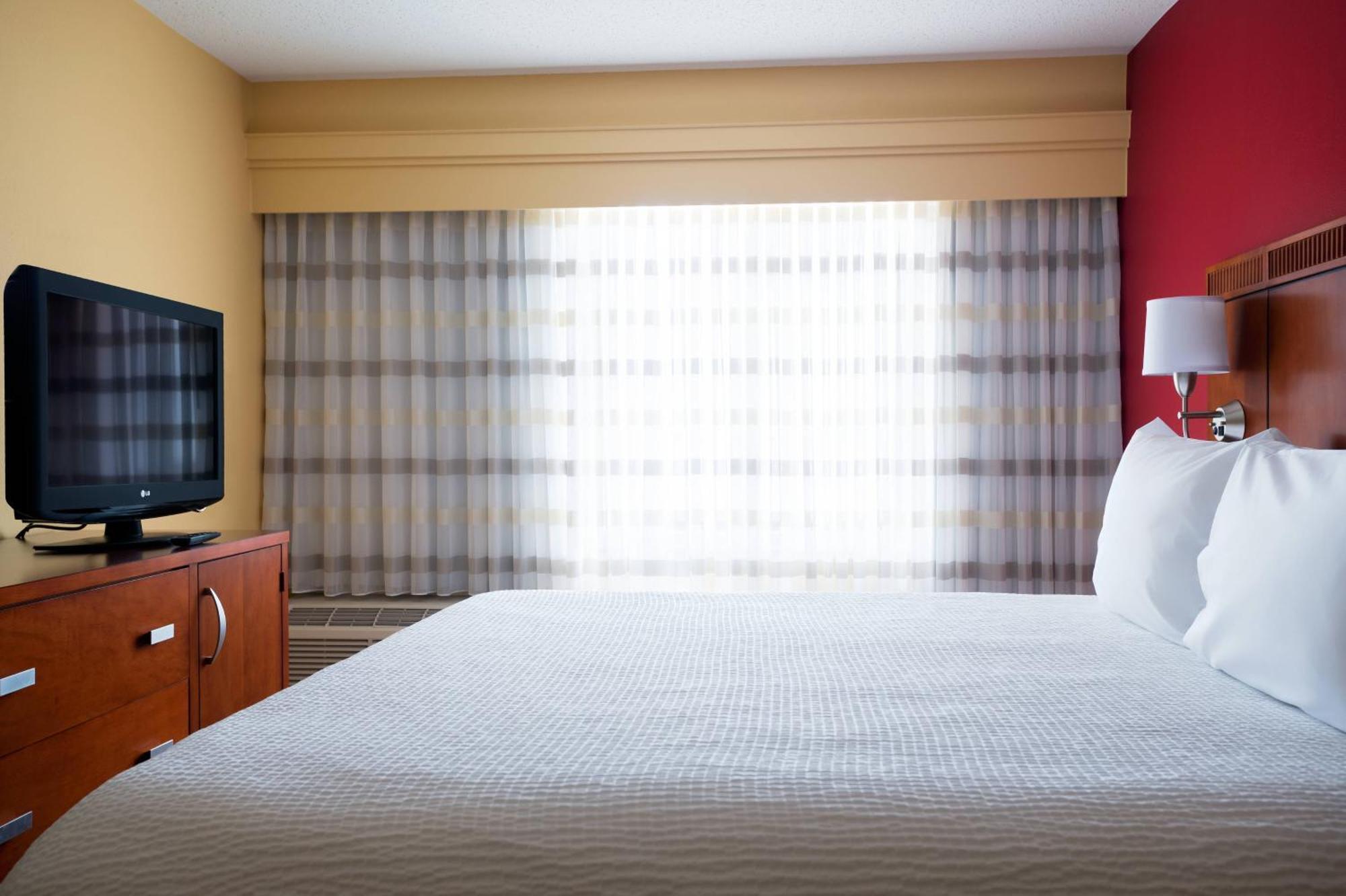 Courtyard By Marriott Indianapolis Airport Hotell Exteriör bild