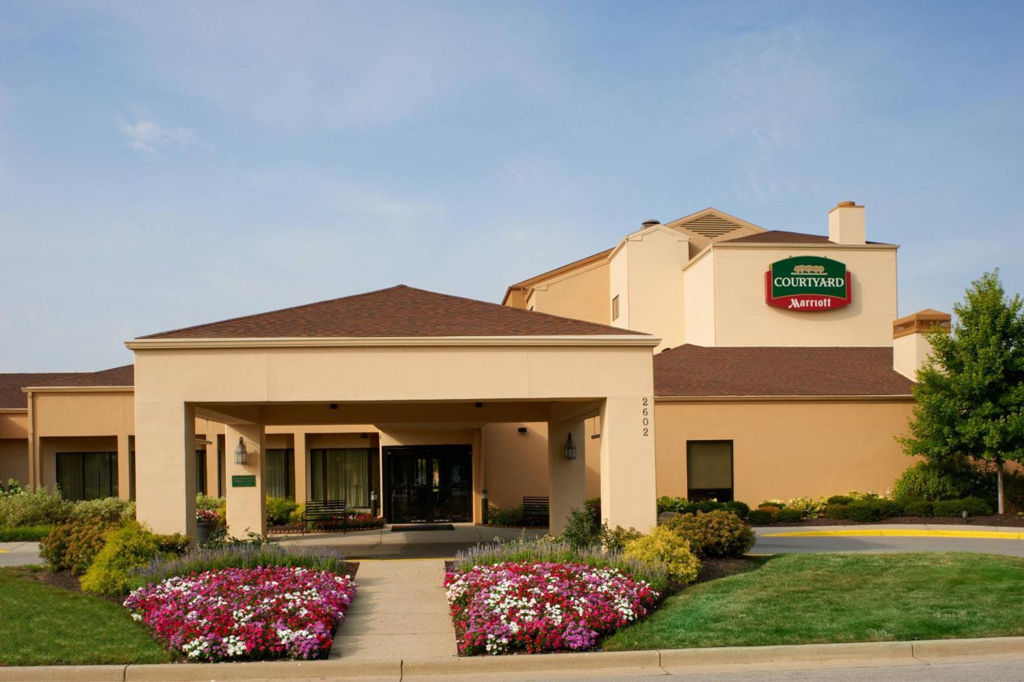 Courtyard By Marriott Indianapolis Airport Hotell Exteriör bild