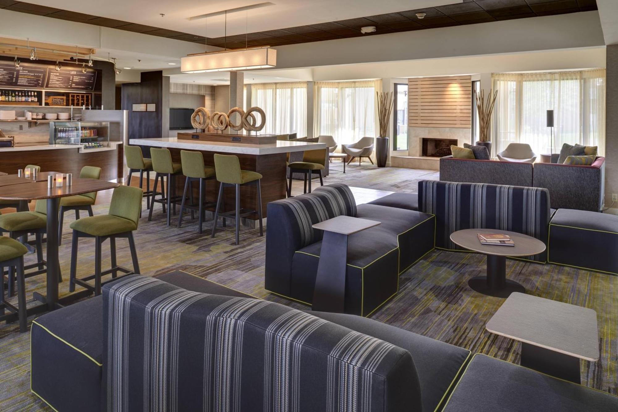Courtyard By Marriott Indianapolis Airport Hotell Exteriör bild