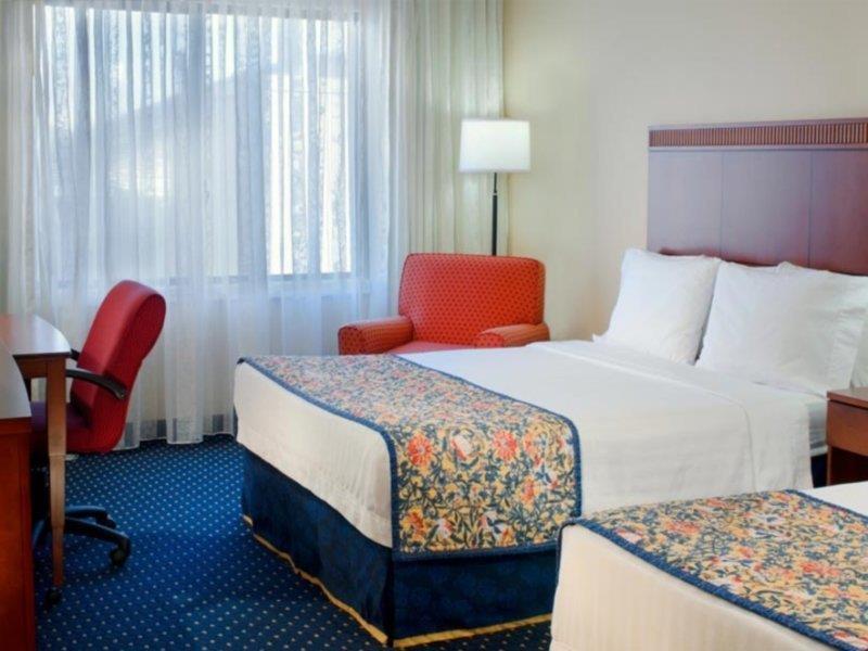 Courtyard By Marriott Indianapolis Airport Hotell Exteriör bild